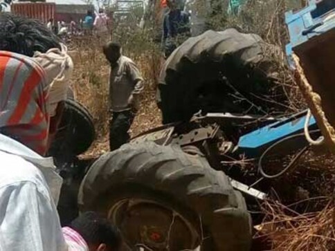 Eleven dead, 22 injured after tractor-trolley overturns in Madhya Pradesh Eleven dead, 22 injured after tractor-trolley overturns in Madhya Pradesh