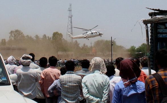 Devendra Fadnavis escapes unhurt after his chopper crash lands in Latur Devendra Fadnavis escapes unhurt after his chopper crash lands in Latur