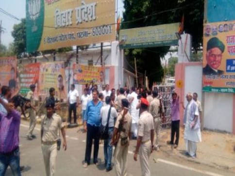 RJD workers attack BJP office in Patna, pressure mounts on Nitish Kumar govt RJD workers attack BJP office in Patna, pressure mounts on Nitish Kumar govt