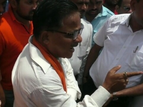 UP: IPS officer-BJP MLA face-off snowballs into major controversy as Oppn demands action UP: IPS officer-BJP MLA face-off snowballs into major controversy as Oppn demands action