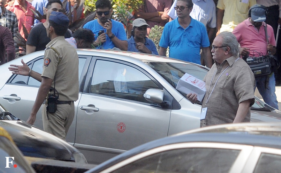 "Wonderful to work again with the legendary Amitabh Bachchan. Thank you Amitji, it never felt the 26 years old hiatus. We connected instantly!" Rishi Kapoor tweeted to thank Big B. Sachin Gokhale/Firstpost "Wonderful to work again with the legendary Amitabh Bachchan. Thank you Amitji, it never felt the 26 years old hiatus. We connected instantly!" Rishi Kapoor tweeted to thank Big B. Sachin Gokhale/Firstpost