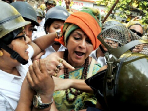 BJP protest march in Kolkata turns violent, 71 injured, 141 arrested after clash with cops BJP protest march in Kolkata turns violent, 71 injured, 141 arrested after clash with cops