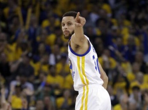 NBA: Stephen Curry's last-gasp heroics lift Warriors to victory against Mavericks; Celtics rout Cavaliers NBA: Stephen Curry's last-gasp heroics lift Warriors to victory against Mavericks; Celtics rout Cavaliers