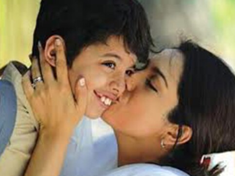 Mother's Day: Five endearing Mother Of All songs which leave us teary-eyed every time Mother's Day: Five endearing Mother Of All songs which leave us teary-eyed every time
