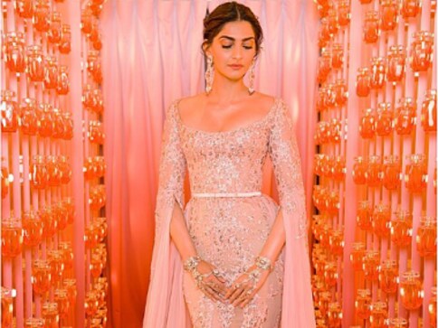 Cannes 2017: Sonam Kapoor is elegance personified in Elie Saab dress on day 5 Cannes 2017: Sonam Kapoor is elegance personified in Elie Saab dress on day 5