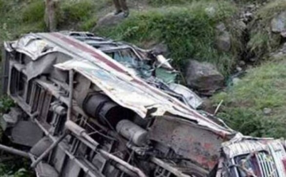 Kashmir: Bus with over 40 students falls into gorge in Rajouri, many casualties feared Kashmir: Bus with over 40 students falls into gorge in Rajouri, many casualties feared