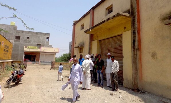 Marathwada Diaries: Devendra Fadnavis govt's failure to buy tur puts Maharashtra farmers in distress Marathwada Diaries: Devendra Fadnavis govt's failure to buy tur puts Maharashtra farmers in distress