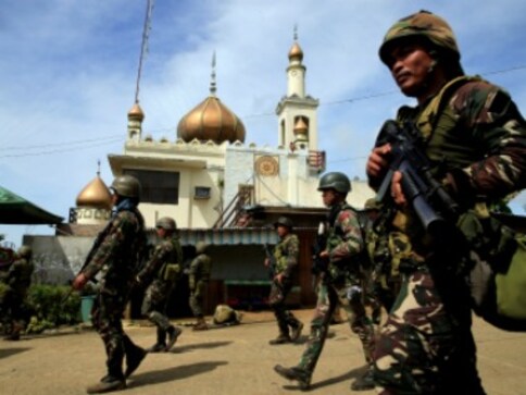 Philippines forces carry out 'surgical air strikes' on Islamist militants, martial law continues Philippines forces carry out 'surgical air strikes' on Islamist militants, martial law continues