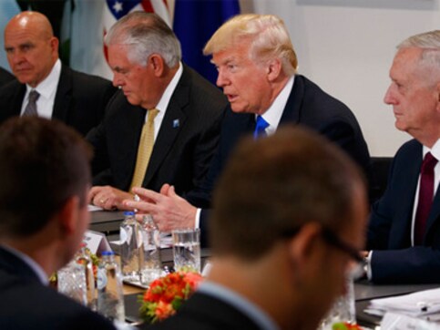 Donald Trump eyes White House overhaul, might hire outside counsel to contain Russia crisis Donald Trump eyes White House overhaul, might hire outside counsel to contain Russia crisis