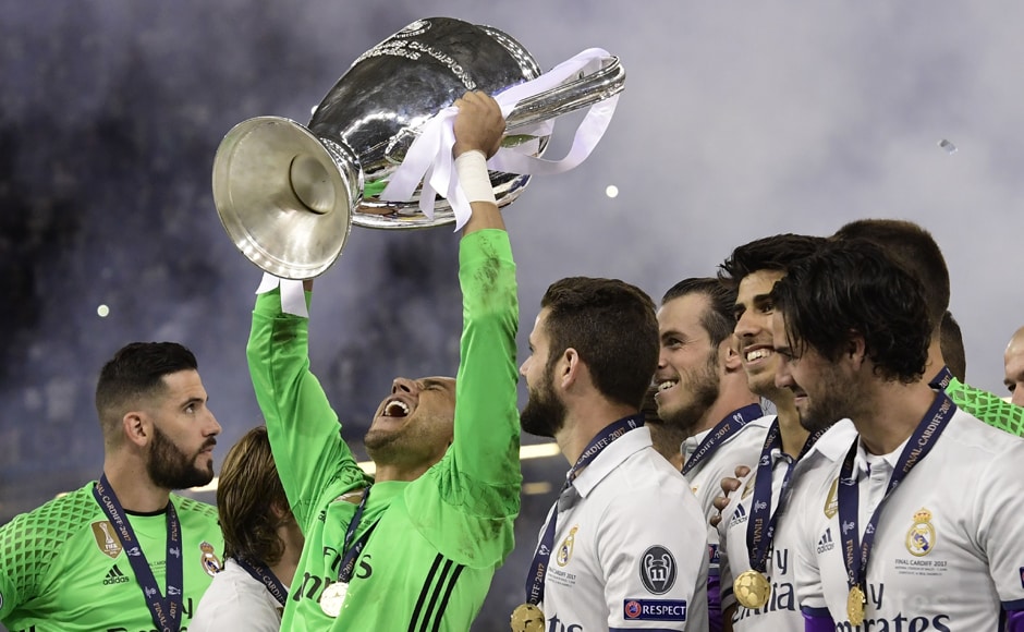 Real Madrid's Costa Rican goalkeeper Keylor Navas (2nd-L) lifts the trophy after Real Madrid won the UEFA Champions League with 4-1 win over Juventus in Cardiff. AFP Real Madrid's Costa Rican goalkeeper Keylor Navas (2nd-L) lifts the trophy after Real Madrid won the UEFA Champions League with 4-1 win over Juventus in Cardiff. AFP