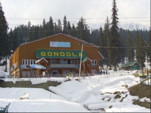 Gulmarg cable car crash kills five, including family from Delhi, as tree hits Gondola tower Gulmarg cable car crash kills five, including family from Delhi, as tree hits Gondola tower