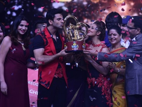 Nach Baliye 8: Divyanka Tripathi-Vivek Dahiya win with fan votes; Abigail-Sanam are first runners-up Nach Baliye 8: Divyanka Tripathi-Vivek Dahiya win with fan votes; Abigail-Sanam are first runners-up