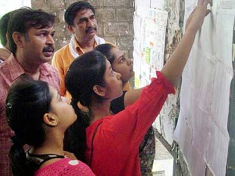 Delhi University first cut-off list for admission to be out on 23 June Delhi University first cut-off list for admission to be out on 23 June