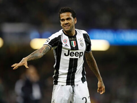 Ligue 1: Dani Alves to turn down Manchester City and sign with Paris Saint-Germain Ligue 1: Dani Alves to turn down Manchester City and sign with Paris Saint-Germain