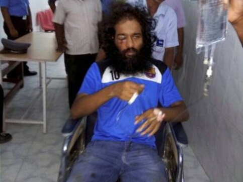 IIT-Madras beef row: Extreme Right-Left divide leaves no room for dialogue; IIT's silence makes things worse IIT-Madras beef row: Extreme Right-Left divide leaves no room for dialogue; IIT's silence makes things worse