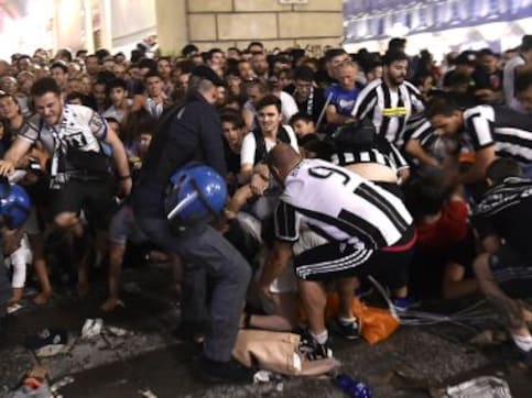 Champions League: Over 1,000 Juventus fans injured after bomb scare triggers panic in Turin Champions League: Over 1,000 Juventus fans injured after bomb scare triggers panic in Turin