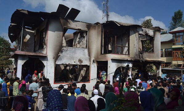 Lashkar-e-Taiba suffers major setback in Kashmir's Pulwama district as police gun down three militants Lashkar-e-Taiba suffers major setback in Kashmir's Pulwama district as police gun down three militants
