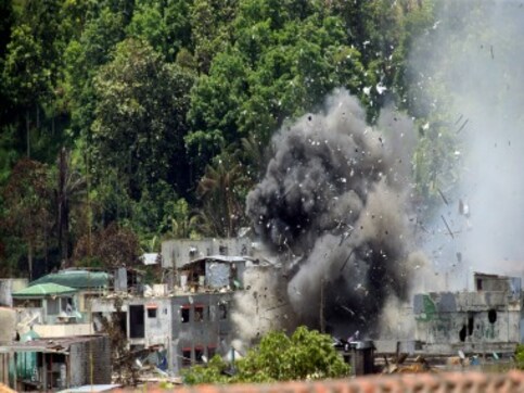 Philippines school stormed by over 300 pro-Islamic State militants; students held hostage Philippines school stormed by over 300 pro-Islamic State militants; students held hostage