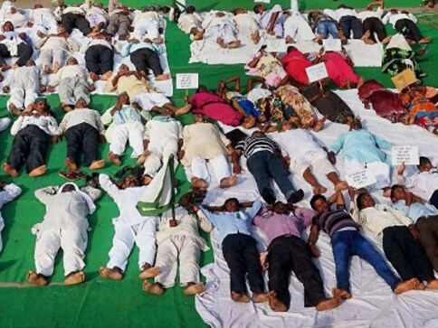 International Yoga Day 2017: Congress workers, protesting farmers perform 'shavasana' in Madhya Pradesh