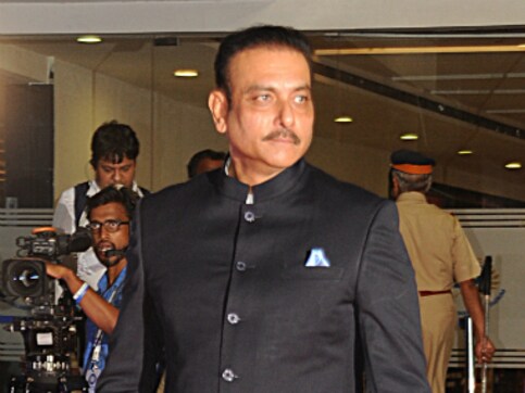 Anil Kumble resigns: Ravi Shastri set to apply for chief coach's post, provides twist in the tale Anil Kumble resigns: Ravi Shastri set to apply for chief coach's post, provides twist in the tale