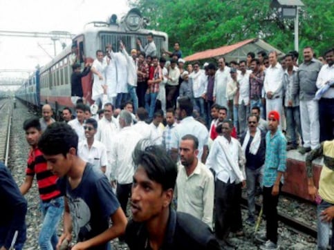 Madhya Pradesh farmers' stir: Ex-Mandsaur district collector, former SP suspended Madhya Pradesh farmers' stir: Ex-Mandsaur district collector, former SP suspended