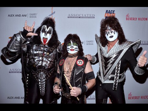 Gene Simmons claims he used iconic devil's horn gesture first; files for trademark Gene Simmons claims he used iconic devil's horn gesture first; files for trademark