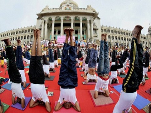 International Yoga Day 2017: Enthusiasts all around the world celebrate yoga International Yoga Day 2017: Enthusiasts all around the world celebrate yoga