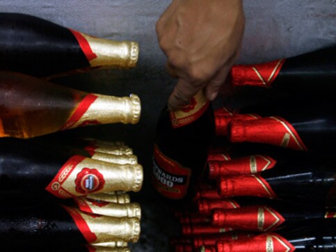 Bombay HC allows liquor shops to resume business on highways in Maharashtra Bombay HC allows liquor shops to resume business on highways in Maharashtra