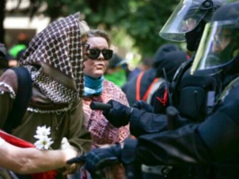 Pro-Donald Trump free speech rally draws hundreds of counter protesters in Portland, Oregon Pro-Donald Trump free speech rally draws hundreds of counter protesters in Portland, Oregon