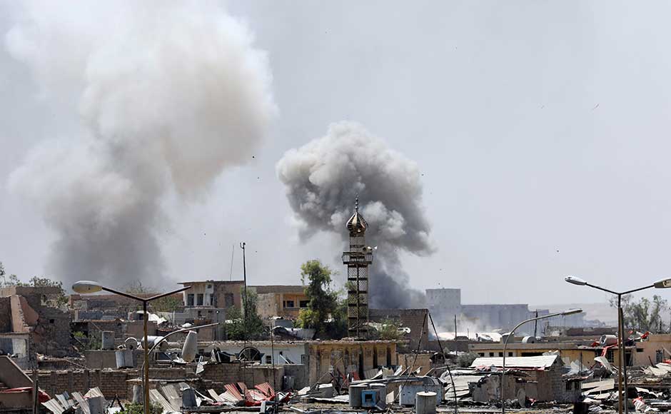Smoke billows from militants' positions after an arterial attack. Counter-terrorism forces liberated the Makawi area of the Old City of Mosul, the joint operations command announced on Sunday, in a further blow at the heart of the jihadists' cross-border "caliphate". Reuters Smoke billows from militants' positions after an arterial attack. Counter-terrorism forces liberated the Makawi area of the Old City of Mosul, the joint operations command announced on Sunday, in a further blow at the heart of the jihadists' cross-border "caliphate". Reuters