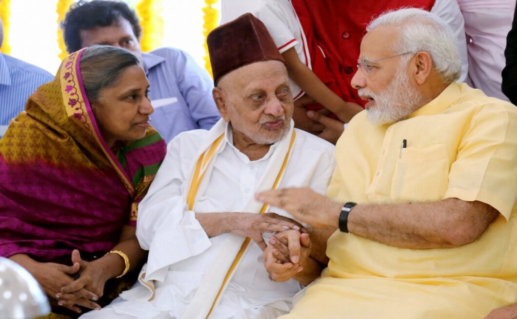 Narendra Modi also interacted with former president APJ Abdul Kalam's elder brother Mohammed Muthu Meera Lebbai Maraicker during the inauguration of Kalam's memorial at Peikarumbu in Rameswaram, Tamil Nadu on Thursday. PTI Narendra Modi also interacted with former president APJ Abdul Kalam's elder brother Mohammed Muthu Meera Lebbai Maraicker during the inauguration of Kalam's memorial at Peikarumbu in Rameswaram, Tamil Nadu on Thursday. PTI