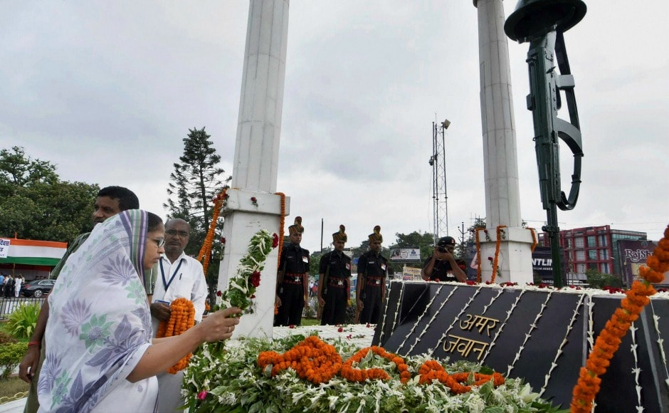 For the 18th celebration, the Indian Army honoured the participants of the war, '<em>veer naris</em>', parents of martyrs and widows. PTI For the 18th celebration, the Indian Army honoured the participants of the war, '<em>veer naris</em>', parents of martyrs and widows. PTI