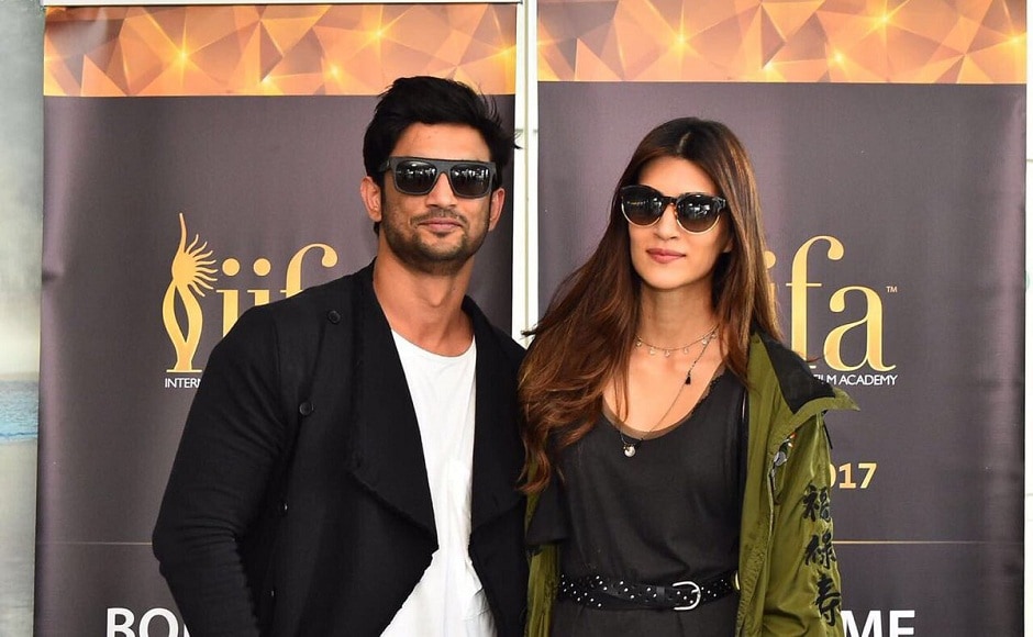 Raabta couple Sushant Singh Rajput and Kriti Sanon pose for the shutterbugs in New York. Image from Twitter/ IIFA. Raabta couple Sushant Singh Rajput and Kriti Sanon pose for the shutterbugs in New York. Image from Twitter/ IIFA.