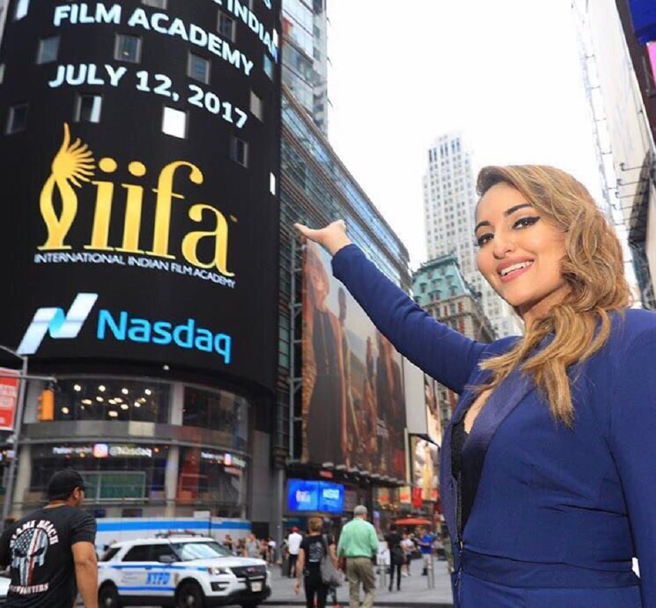 Sonakshi Sinha spotted at Times Square. Image from Twitter/IIFA. Sonakshi Sinha spotted at Times Square. Image from Twitter/IIFA.