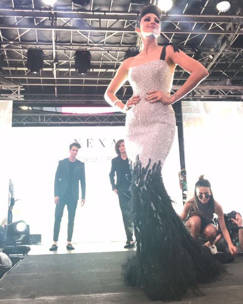 Shilpa Shetty stuns in a Falguni and Shane Peacock gown at IIFA Stomp. Shilpa Shetty stuns in a Falguni and Shane Peacock gown at IIFA Stomp.