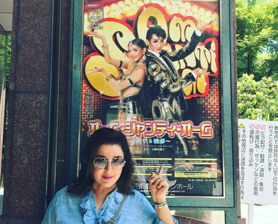 Farah Khan pointing at the poster of the Japanese version of Om Shanti Om. Image from Twitter. Farah Khan pointing at the poster of the Japanese version of Om Shanti Om. Image from Twitter.