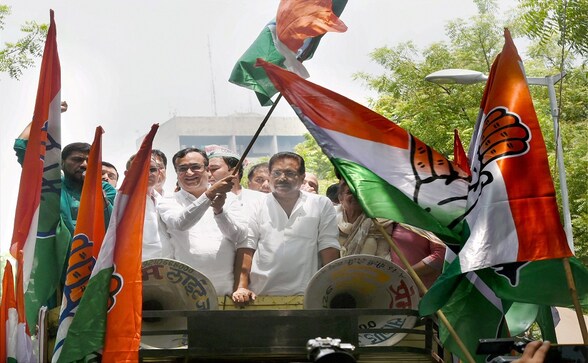 Delhi Congress protests against 'faulty implementation' of 'GST monster'