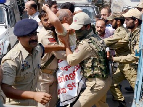 GST in Jammu and Kashmir: Chaos outside Assembly as MLA Engineer Rashid leads traders' protest GST in Jammu and Kashmir: Chaos outside Assembly as MLA Engineer Rashid leads traders' protest