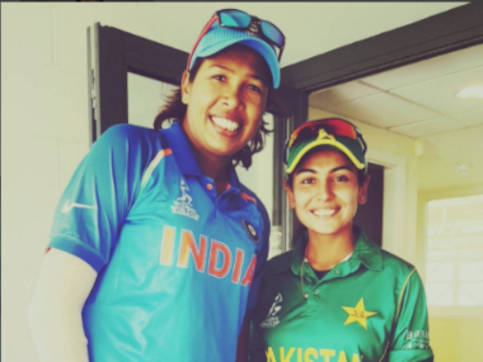 ICC Women's World Cup 2017: Pakistan's Kainat Imtiaz meets idol Jhulan Goswami in India clash ICC Women's World Cup 2017: Pakistan's Kainat Imtiaz meets idol Jhulan Goswami in India clash
