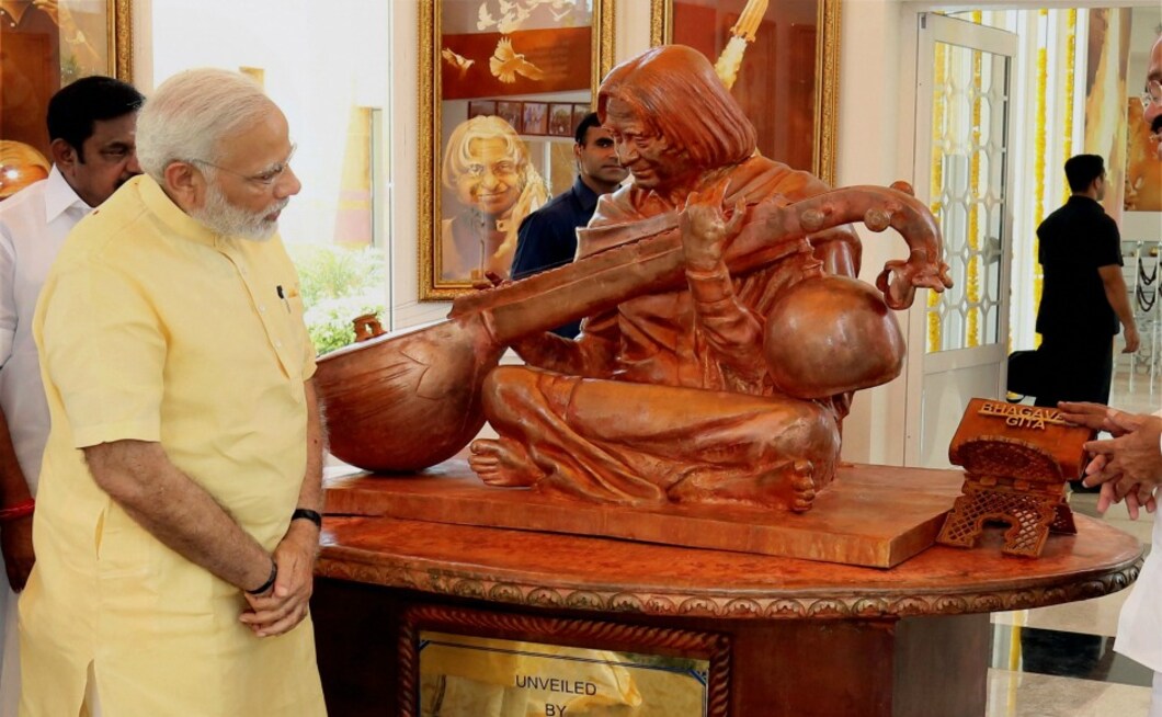 Narendra Modi during the occasion said that everybody should give a standing ovation to all those labourers who worked with immense dedication in building APJ Abdul Kalam memorial. PTI Narendra Modi during the occasion said that everybody should give a standing ovation to all those labourers who worked with immense dedication in building APJ Abdul Kalam memorial. PTI