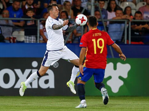 Serie A: Juventus sign Italian forward Federico Bernardeschi from Fiorentina on a five-year deal Serie A: Juventus sign Italian forward Federico Bernardeschi from Fiorentina on a five-year deal