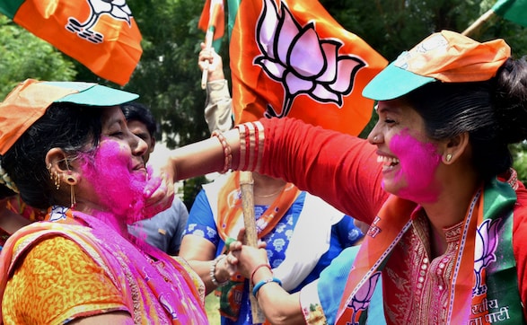 Presidential Election 2017 Results: BJP workers, artists across the country celebrate Ram Nath Kovind's victory Presidential Election 2017 Results: BJP workers, artists across the country celebrate Ram Nath Kovind's victory