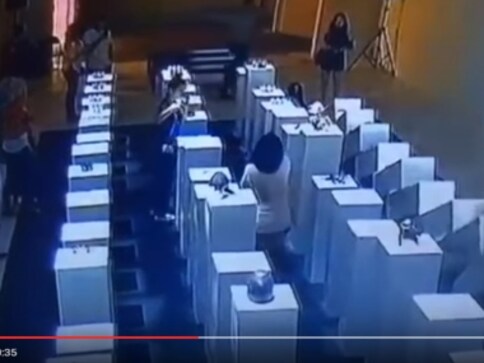 Art Attack: Woman knocks over sculptures worth $200,000 while taking selfie at Los Angeles exhibition Art Attack: Woman knocks over sculptures worth $200,000 while taking selfie at Los Angeles exhibition