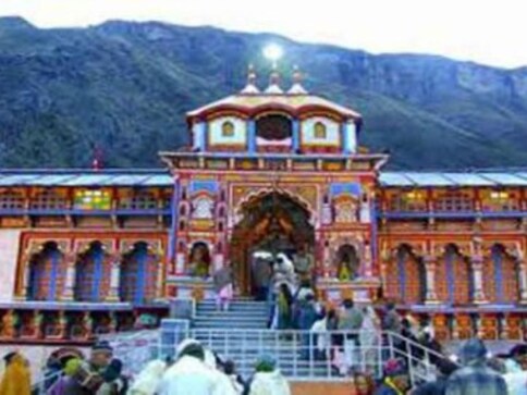Ex-chief priest, CEO of Badrinath-Kedarnath Temple Committee accused of molestation, case lodged Ex-chief priest, CEO of Badrinath-Kedarnath Temple Committee accused of molestation, case lodged