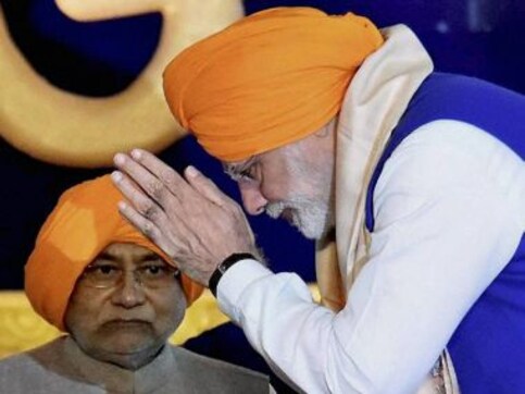Nitish and Modi join hands, ditch Grand Alliance: After 20 years, Centre-state unity may help Bihar get special status Nitish and Modi join hands, ditch Grand Alliance: After 20 years, Centre-state unity may help Bihar get special status
