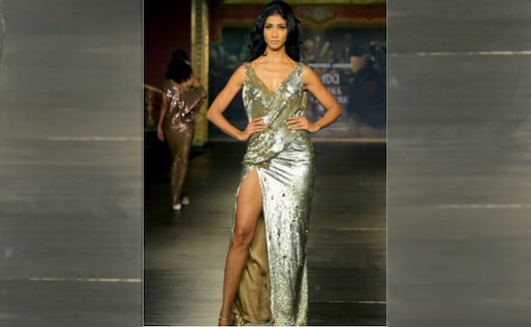 India Couture Week 2017: Shilpa Shetty walks the ramp as Monisha Jaising's showstopper on day five India Couture Week 2017: Shilpa Shetty walks the ramp as Monisha Jaising's showstopper on day five