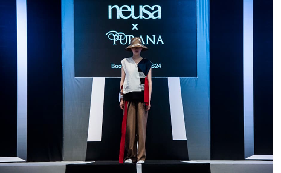 Another ensemble by Neusa x Purana. The dress showcases a multidimensional quality and champions the red-white-blue colour combination. The headgear gives the look an added layer of unconventionality. Another ensemble by Neusa x Purana. The dress showcases a multidimensional quality and champions the red-white-blue colour combination. The headgear gives the look an added layer of unconventionality.