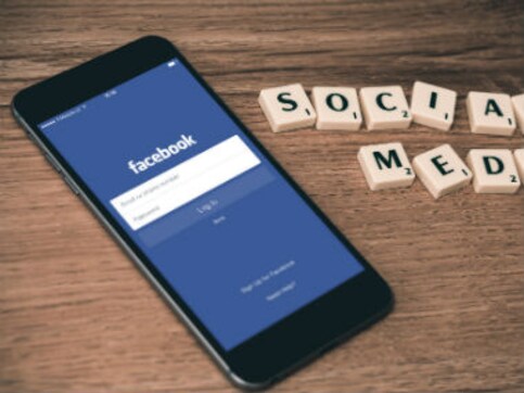 Facebook updates its ‘Stories’ feature; now you can share your stories with public Facebook updates its ‘Stories’ feature; now you can share your stories with public