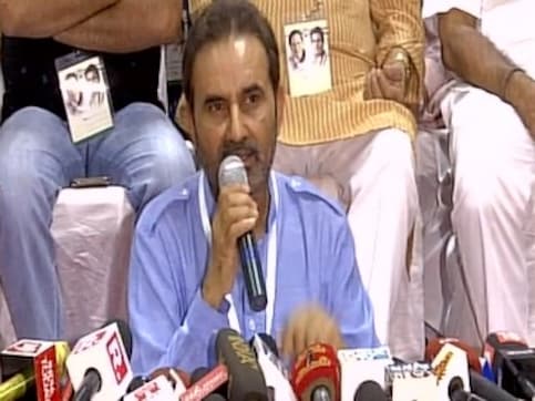 Gujarat Congress parades 44 MLAs before media, alleges BJP offered Rs 15 crore bribe to legislators Gujarat Congress parades 44 MLAs before media, alleges BJP offered Rs 15 crore bribe to legislators