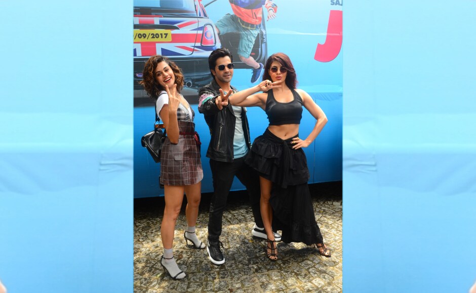 Varun Dhawan, Jacqueline Fernandez, and Taapsee Pannu made an energetic entry along with 50 pairs of judwaas in a big Judwaa 2 bus. Varun Dhawan, Jacqueline Fernandez, and Taapsee Pannu made an energetic entry along with 50 pairs of judwaas in a big Judwaa 2 bus.